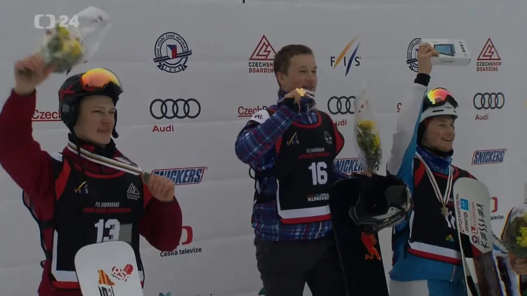 Závody juniorů i juniorek v paralelním slalomu ovládli Rusové