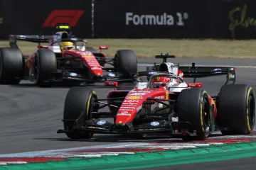 Leclerc vyhrál Velkou cenu Británie. Lídr šampionátu Antonel...