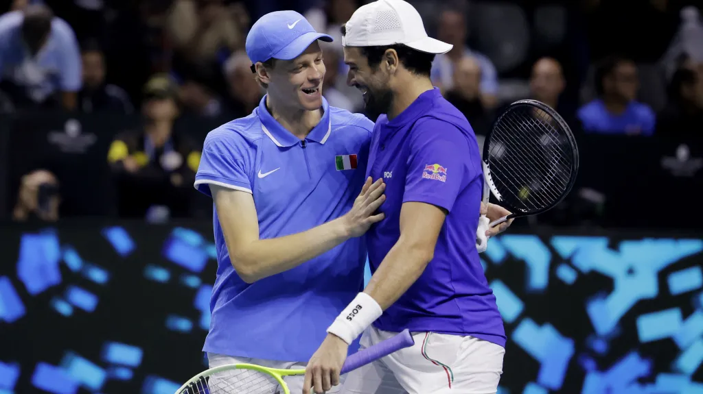 Italští tenisté Jannik Sinner a Matteo Berrettini