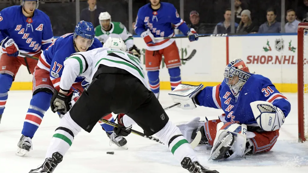 Brankář Ondřej Pavelec