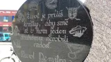 Citát Pavla Demitry z pomníku před stadionem