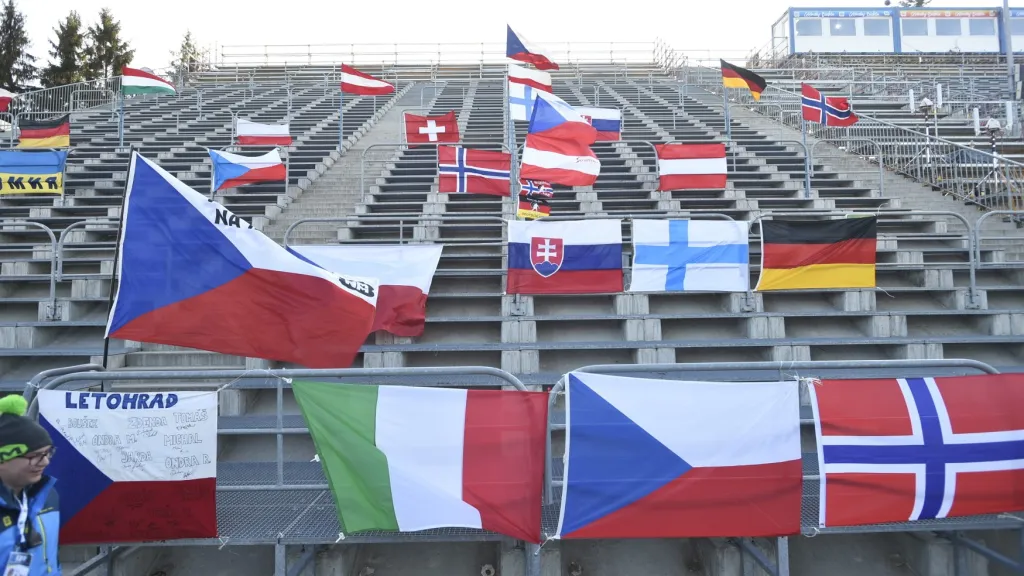 Prázdné tribuny v Novém Městě na Moravě