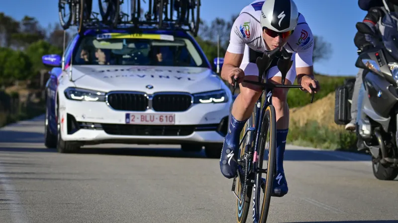 Remco Evenepoel v časovce na závodě Kolem Algarve