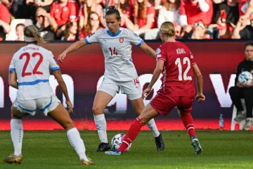 České fotbalistky v zápase proti Dánkám