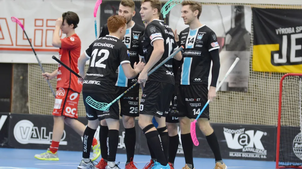 Mladoboleslavští slaví jednu z branek do sítě Tatranu Střešovice