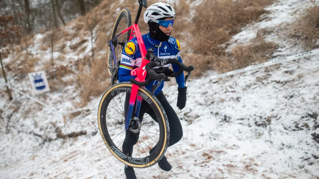 Zdeněk Štybar během tréninku před MČR v cyklokrosu v Holých Vrších