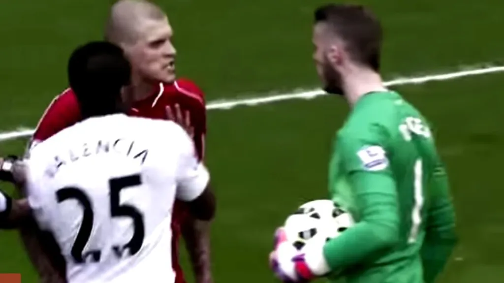 Škrtel šlápl na Davida de Geu a pak se oba dostali do slovní přestřelky