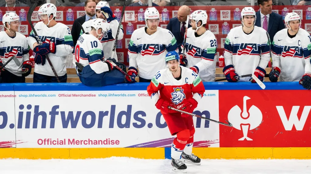 Roman Červenka před americkou střídačkou