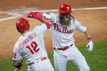 Radost baseballistů Phillies po homerunu