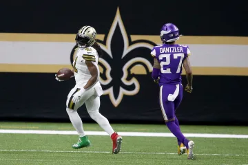 Alvin Kamara uniká obraně Vikings