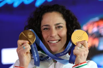 Federica Brignoneová se svými zlatými medailemi