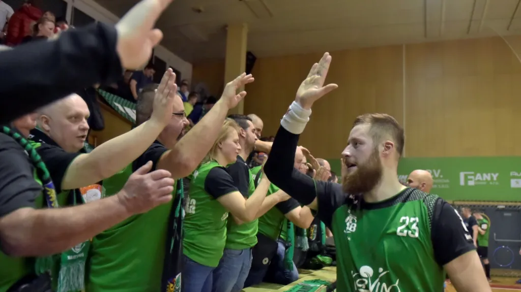 Radost házenkářů Karviné s fanoušky