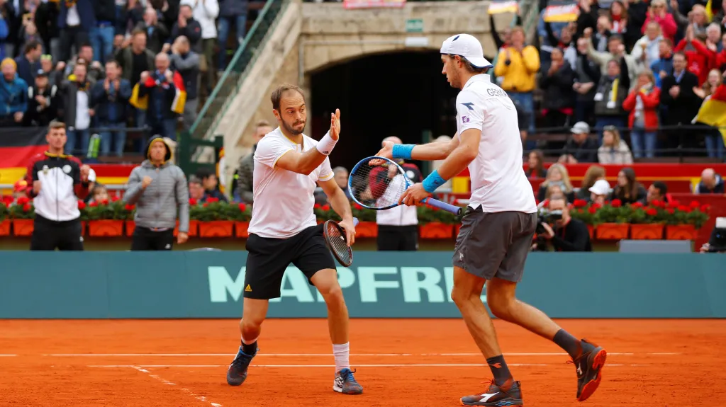 Tenisté Německa se radují z vítězství v utkání Davis Cupu