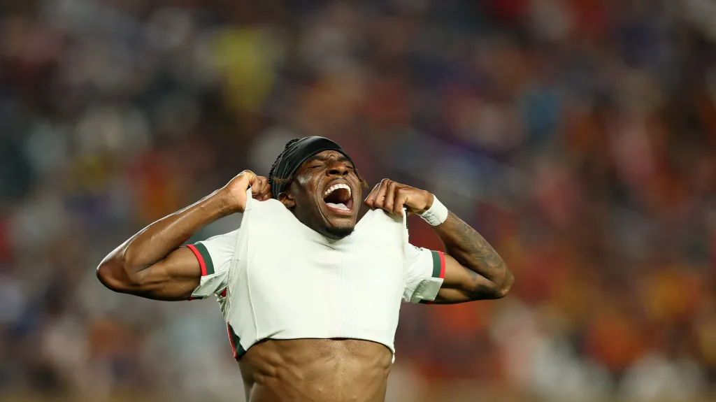 Noni Madueke v utkání s Espérance