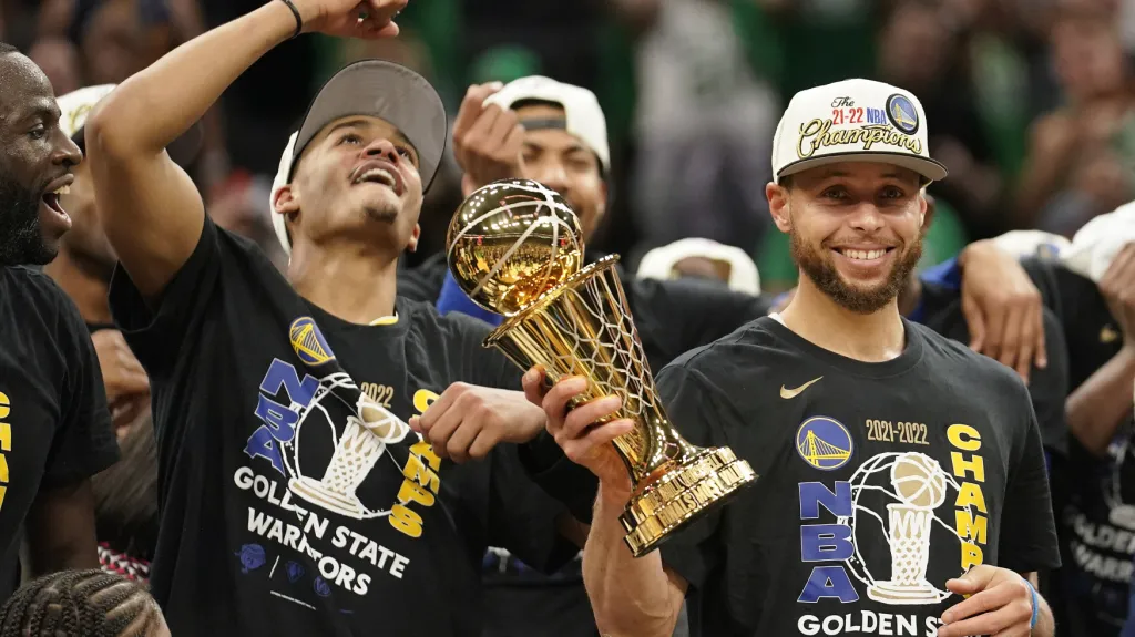 Basketbalisté Golden States slaví triumf v NBA