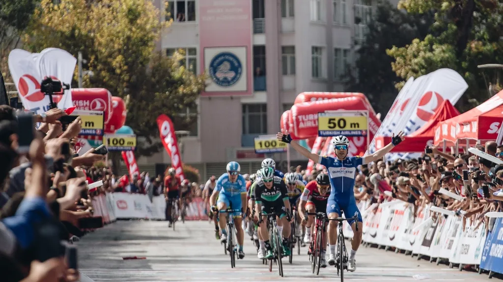 Maximiliano Richeze v cíli úvodní etapy Kolem Turecka