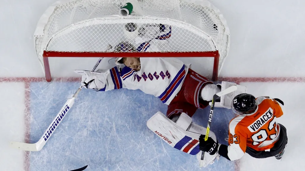 Jakub Voráček skóruje