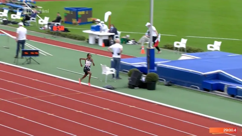 Poslední kolo světového rekordu Sifan Hassanové na 10 000 metrů