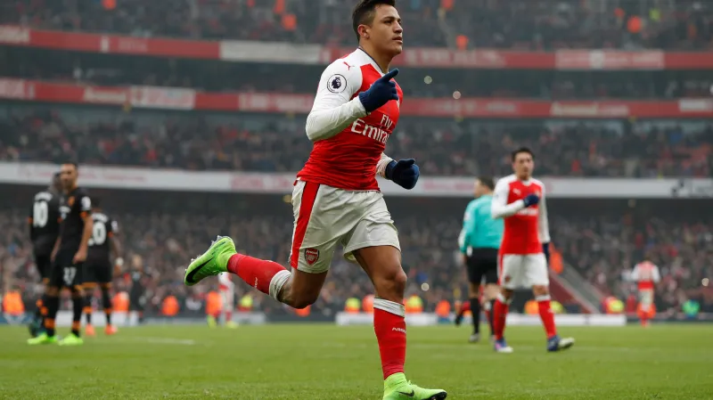 Alexis Sánchez se raduje z gólu do sítě Hullu City