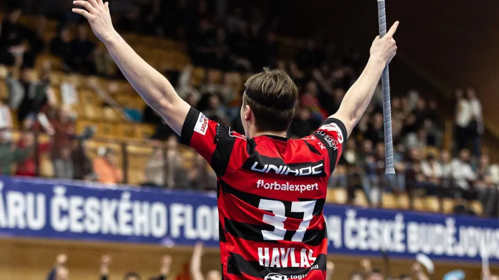 Matěj Havlas z Tatranu oslavuje gól