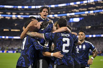 Fotbalisté Argentiny v tmavomodrých dresech