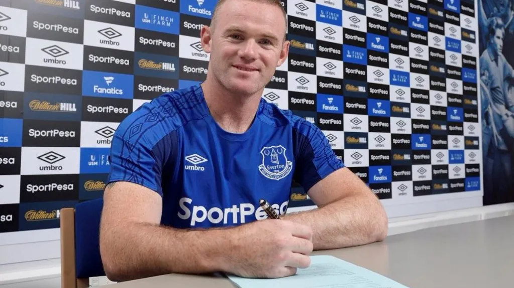 Wayne Rooney při podpisu smlouvy s Evertonem