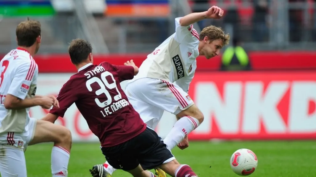 Stefan Kiessling (vpravo) gólem pojistil účast Leverkusenu v LM