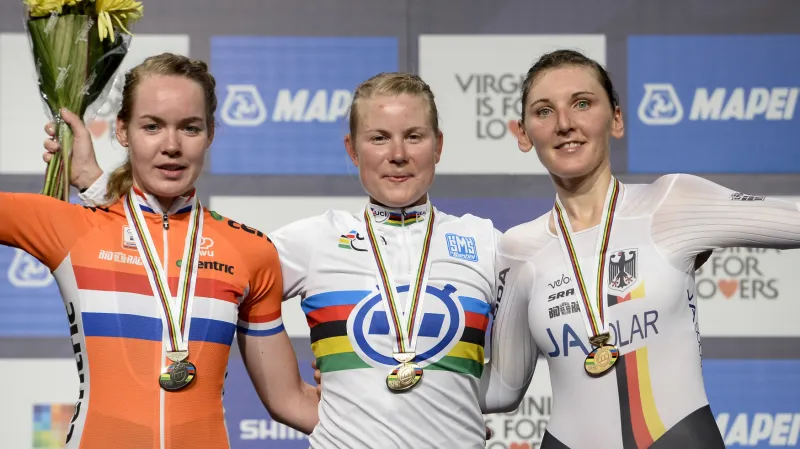 Pódium MS 2015: zleva van der Breggenová, Villumsenová a Brennauerová