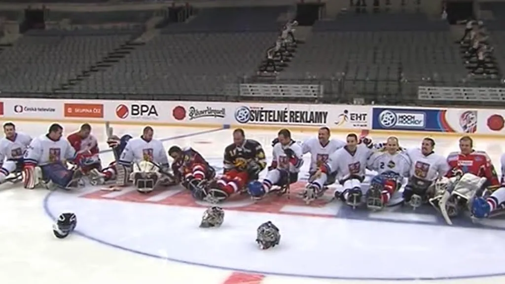 Vlasák, Salfický a další si potrénovali se sledge hokejovou reprezentací