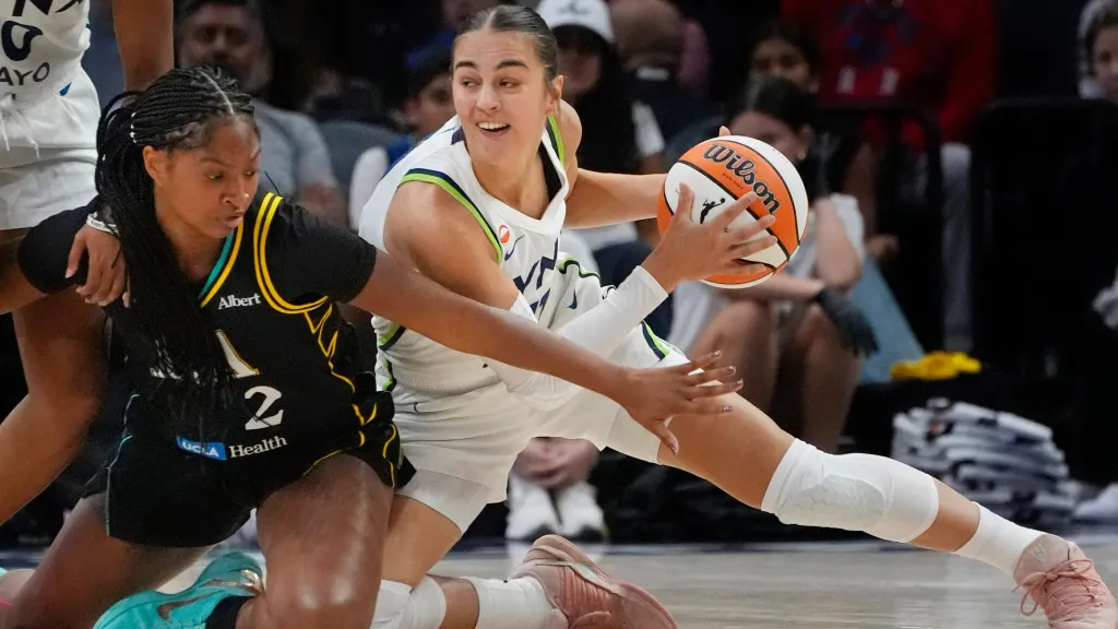 Eliška Joklová v zápase WNBA s Los Anegels Sparks