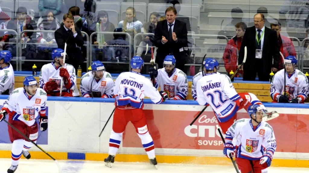 Alois Hadamczik na střídačce při utkání Rusko-Česko