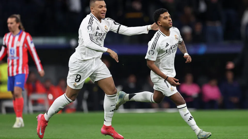 Rodrygo a Kylian Mbappé oslavují gól Realu Madrid