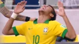 Brazílie - Mexiko: Neymar parádní střelou otevřel skóre - 1:0 (9. min.)