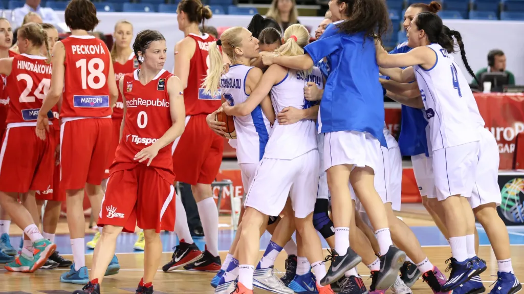 Basketbalistky Řecka slaví vítězství nad českým týmem
