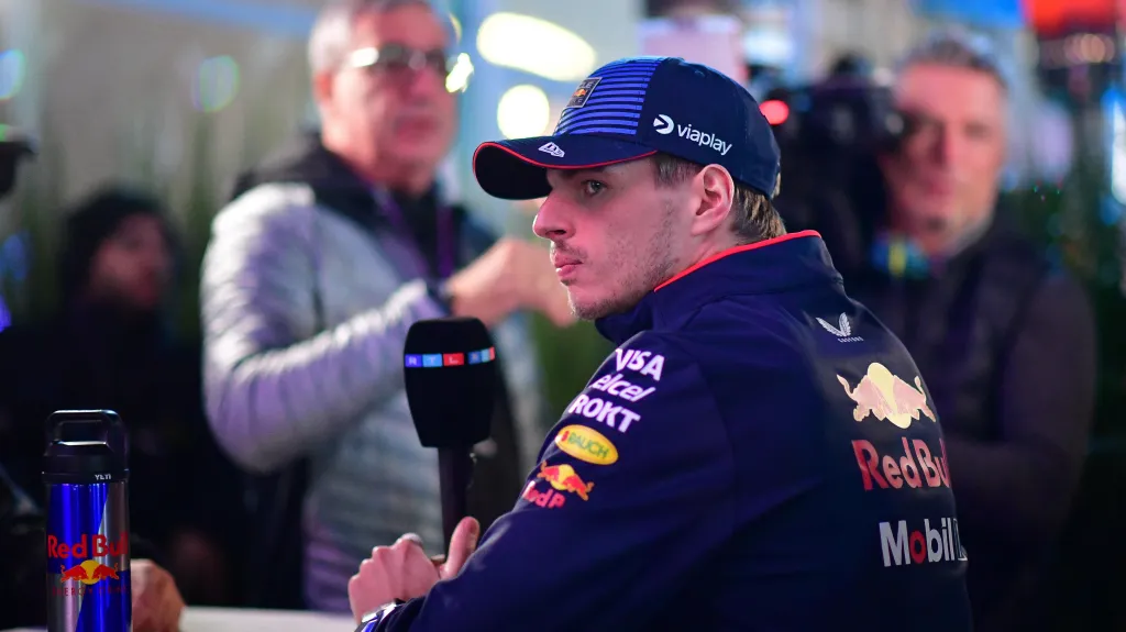 Max Verstappen na brífinku v Las Vegas