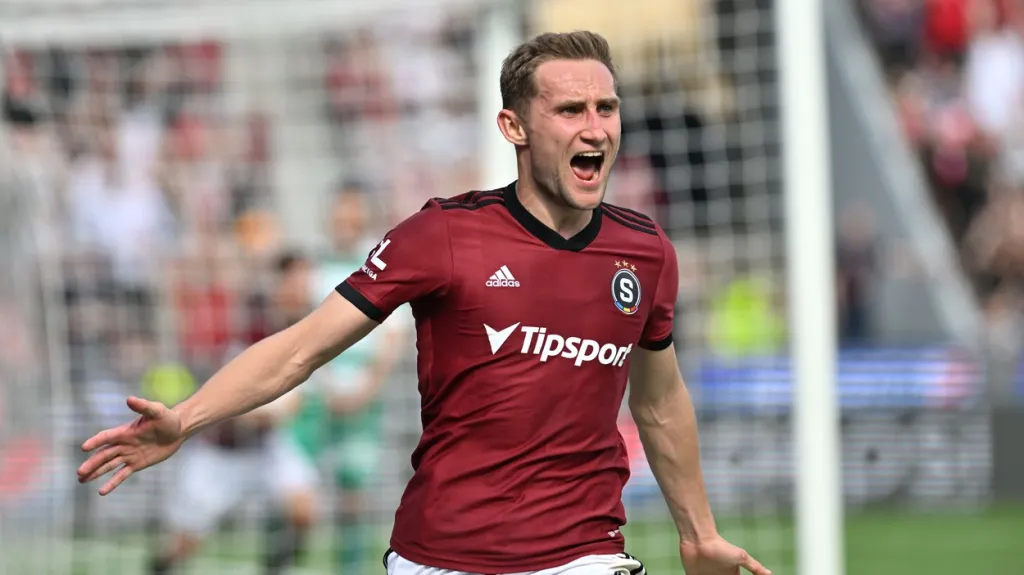 Jan Kuchta oslavuje gól v síti Bohemians 1905