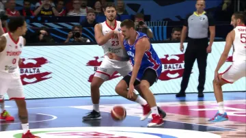 Jokičova pohledná akce a Larkinova trojka