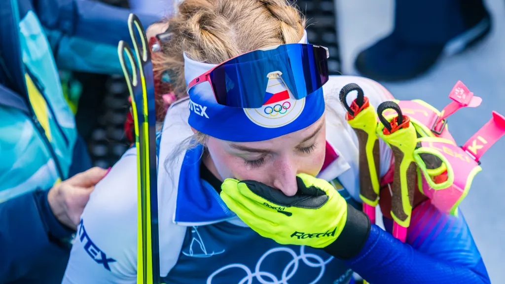 Markéta Davidová v cíli smíšené štafety