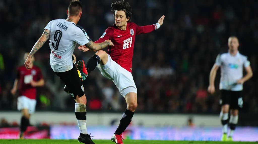 Tomáš Rosický v utkání s Plzní