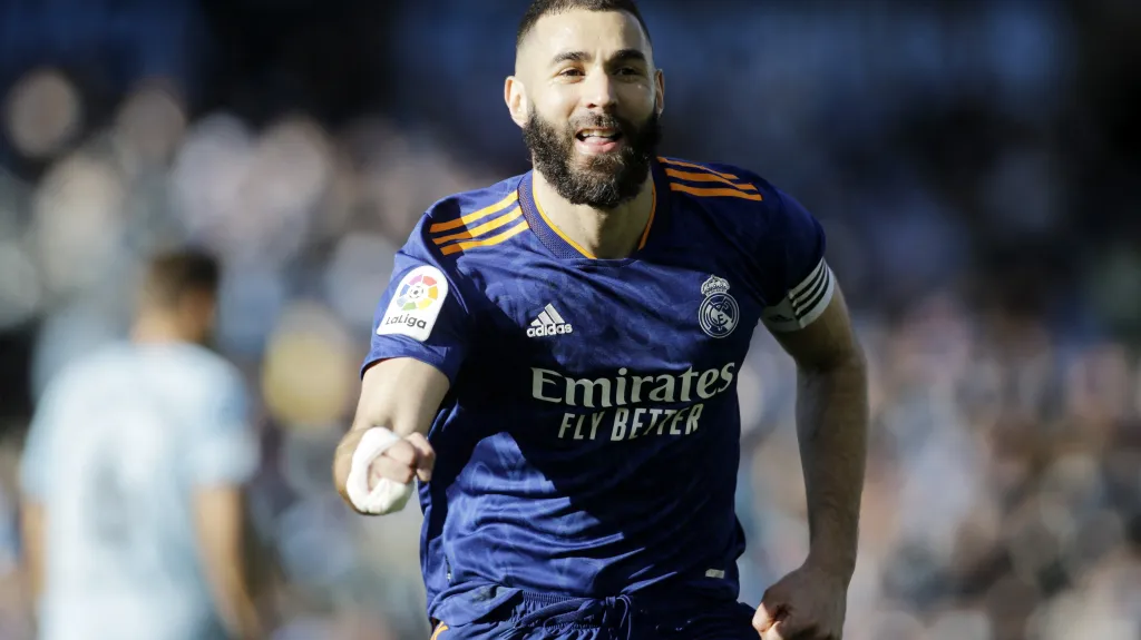 Karim Benzema z Realu Madrid slaví gól ve španělské lize
