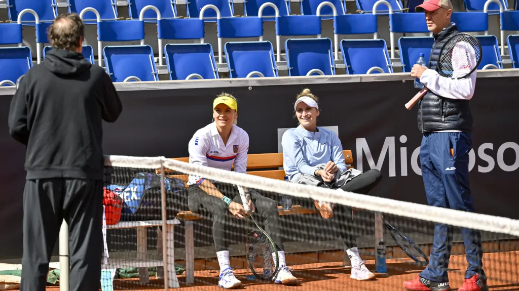 Petr Pála s Terezou Martincovou a Markétou Vondroušovou