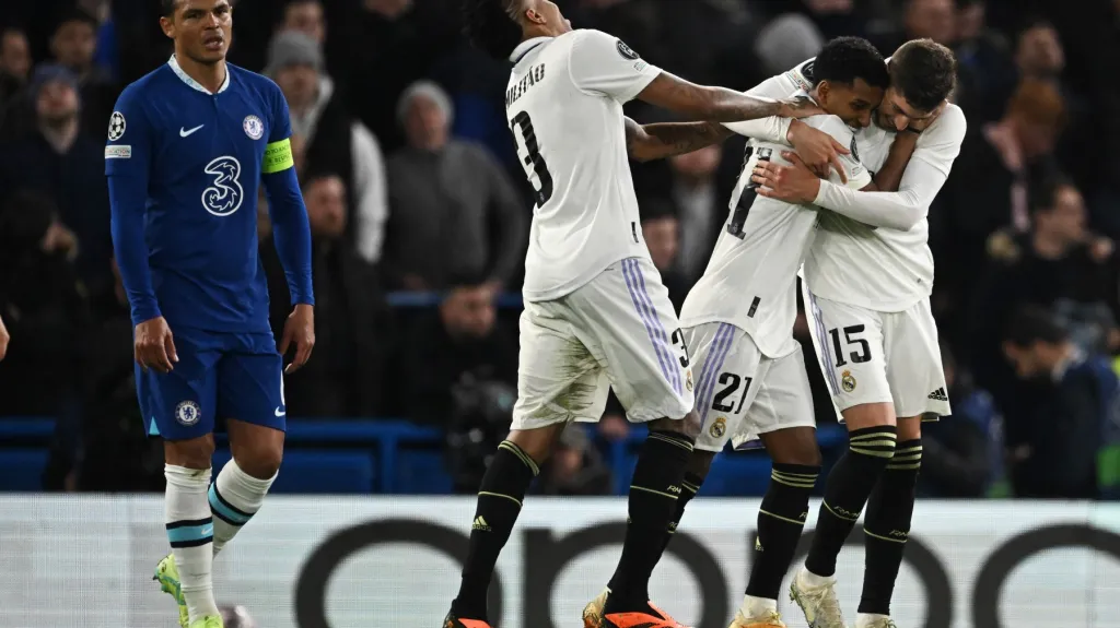 Fotbalisté Realu Madrid slaví branku