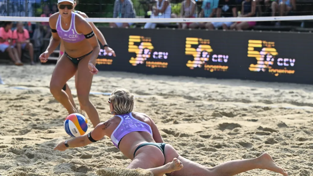 České plážové volejbalistky Hermannová a Štochlová