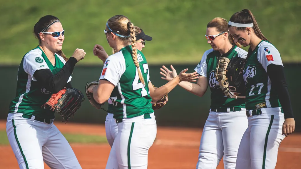 Radost softbalistek Eagles