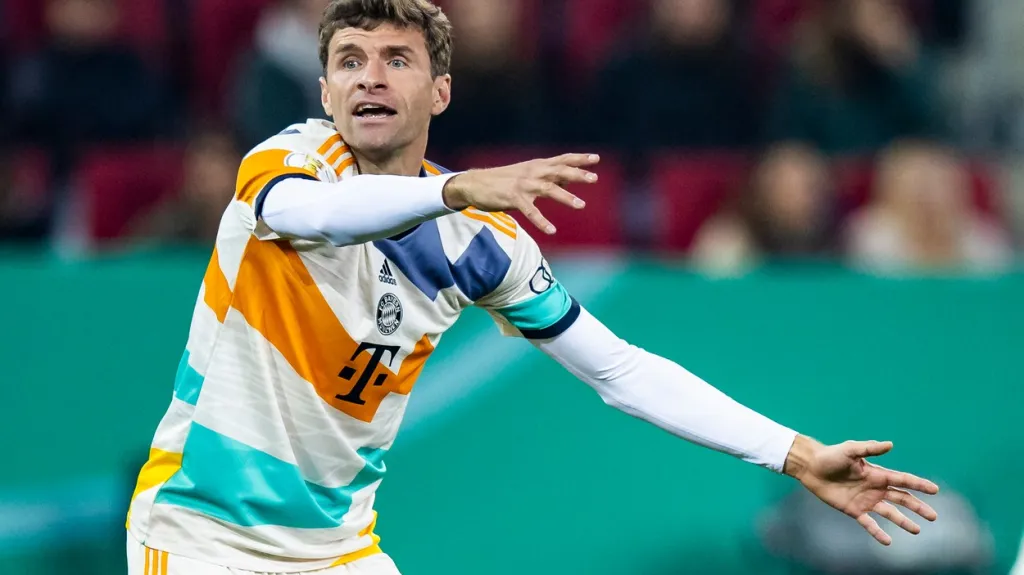 Thomas Müller v utkání proti Augsburgu