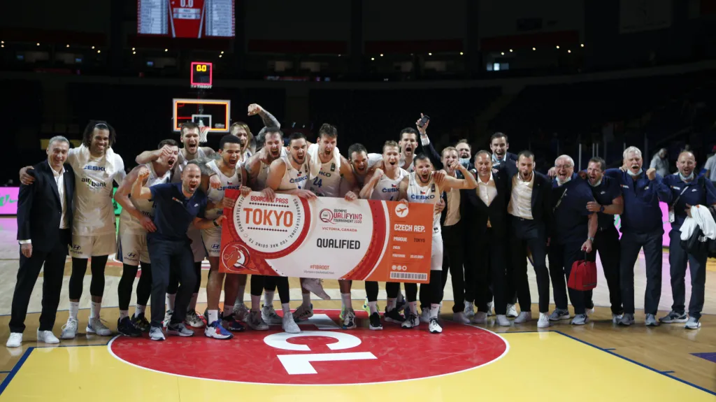 Čeští basketbalisté se radují z postupu na olympijské hry
