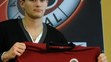 Miloš Lačný při tiskové konferenci na Letné