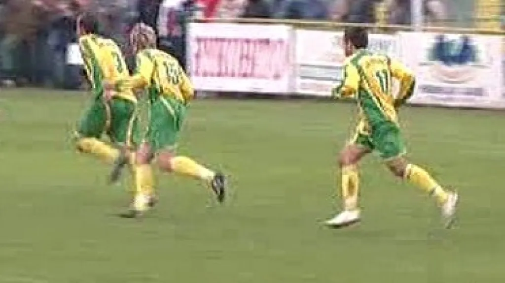 Hráči Mutěnic se radují z gólu