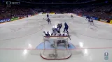 Pihlström skočil rybičku po puku na brankovišti (45. min.)
