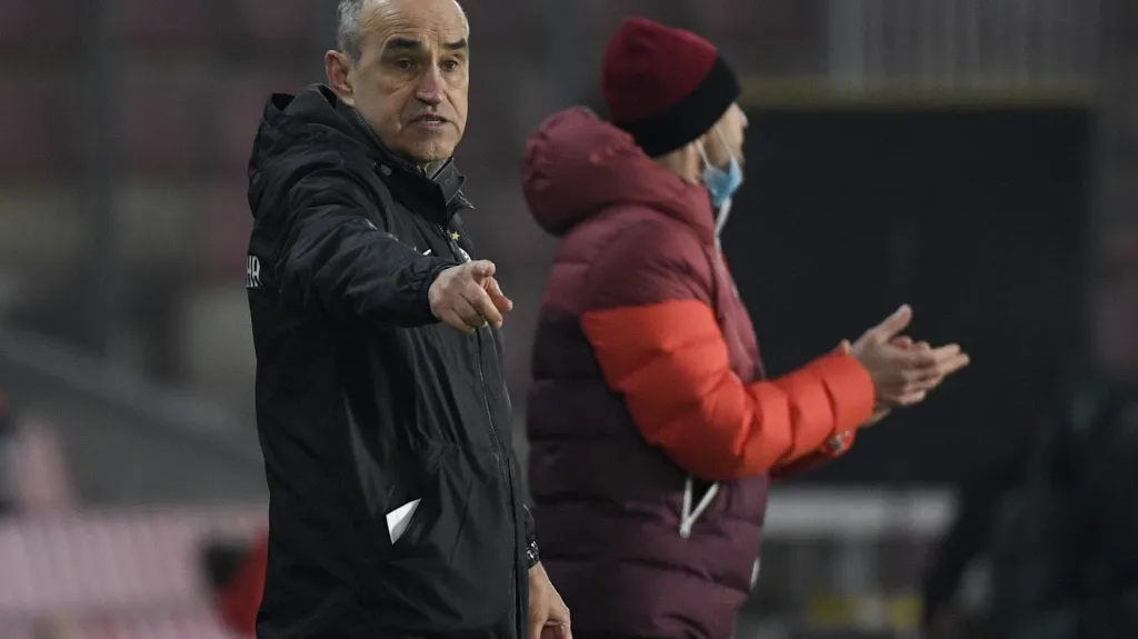 Václav Kotal gestikuluje během utkání v Evropské lize